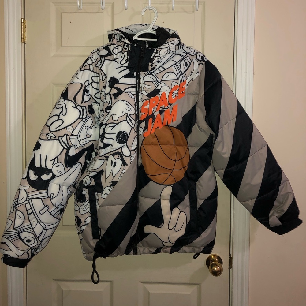 BRAND NEW space jam jacket !!! Loonie Tunes jacket size XL
